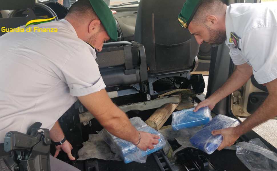 guardia finanza droga