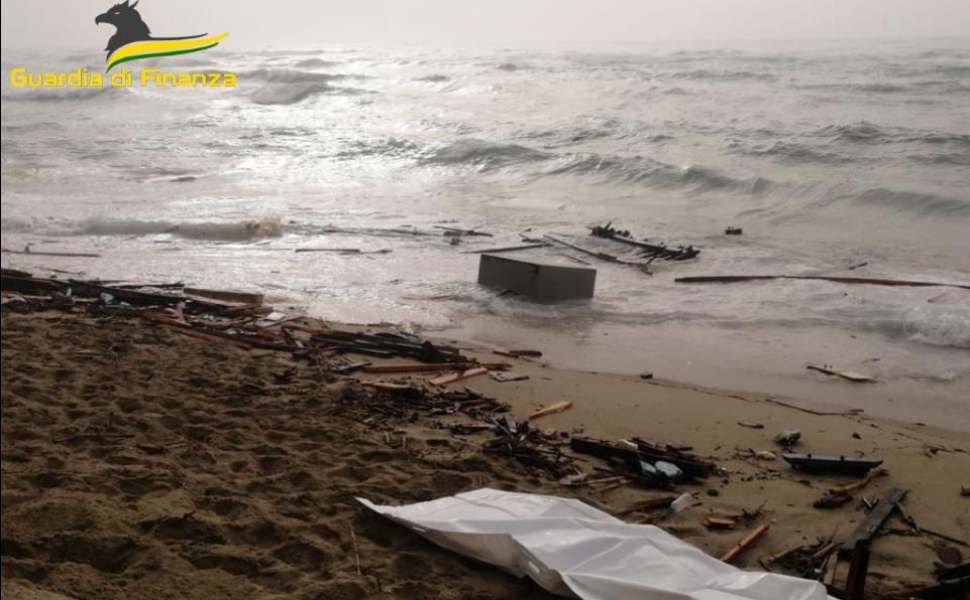 guardia finanza naufragio a Cutro 01