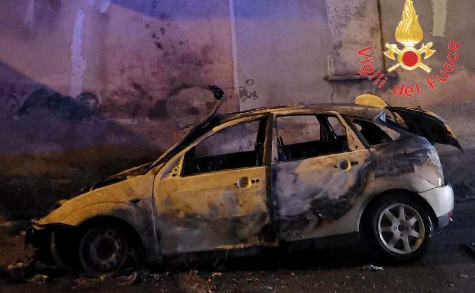 incendio auto lamezia 02