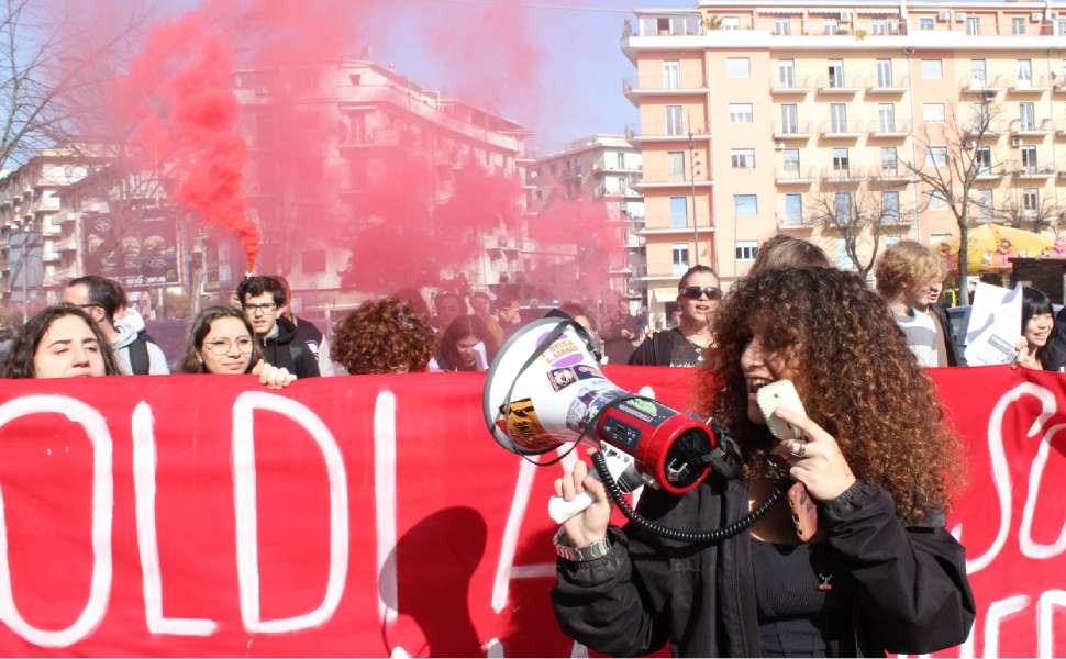 manifestazione studenti cosenza guerra 02