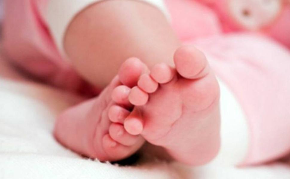 nascita bimba neonata fiocco rosa