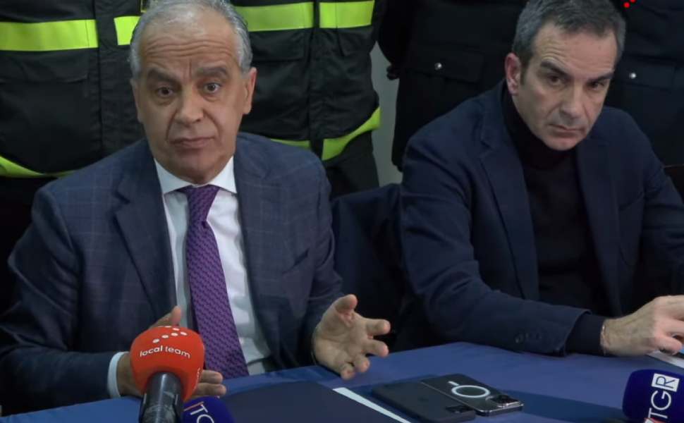 piantedosi e occhiuto crotone conferenza stampa