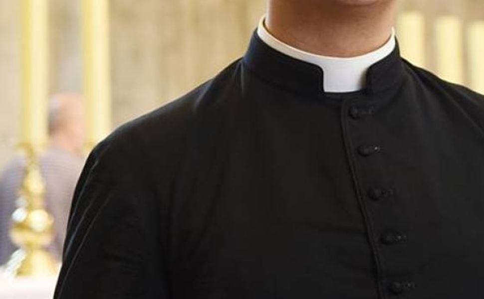 prete sacerdote generico