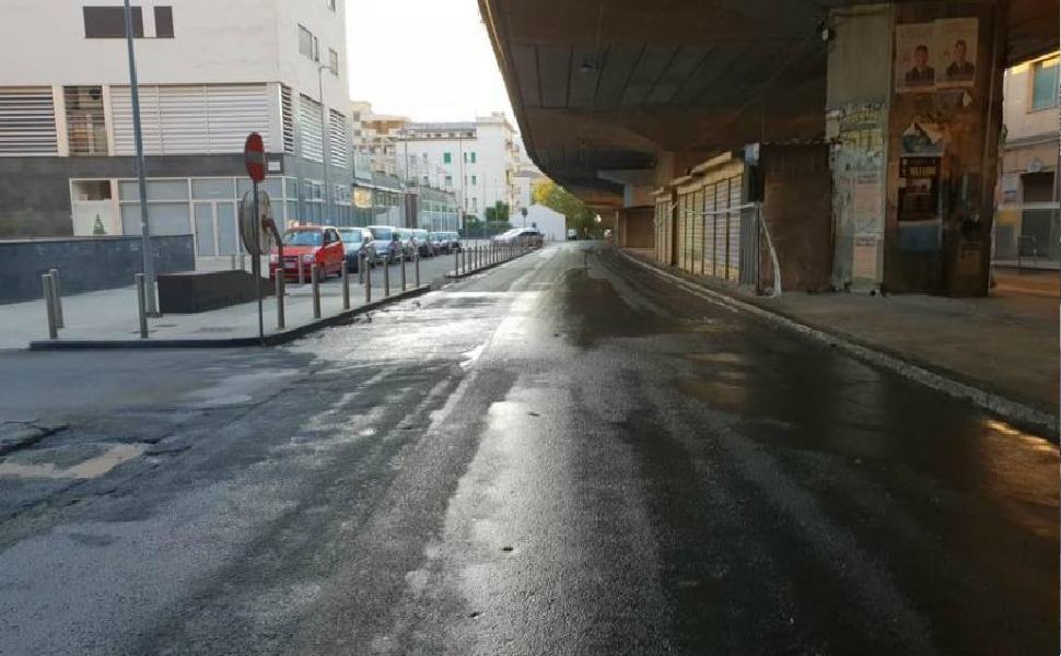 Cosenza, 40 anni sotto la sopraelevata. L’appello: “regole uguali per tutti e un’alternativa per continuare a lavorare” 53 via padre giglio