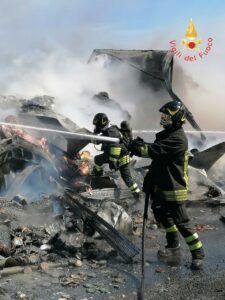 Tir prende fuoco sull'A2, traffico bloccato e autostrada chiusa 52 3c419ff7 11cc 440d 8ad5 257daf8afdd6