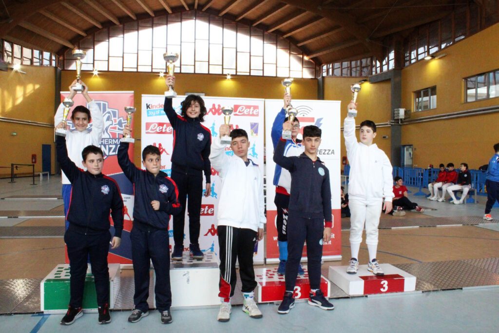 Scherma, a Castrolibero il campionato regionale under 14 per i giovani spadisti e fiorettisti 58 Campionato Regionale GPG 2023 podio spm giovanissimi