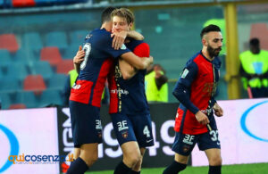 Il Cosenza è ancora vivo. I rossoblu battono la Spal in una gara dalle mille emozioni 59 Cosenza Spal 10