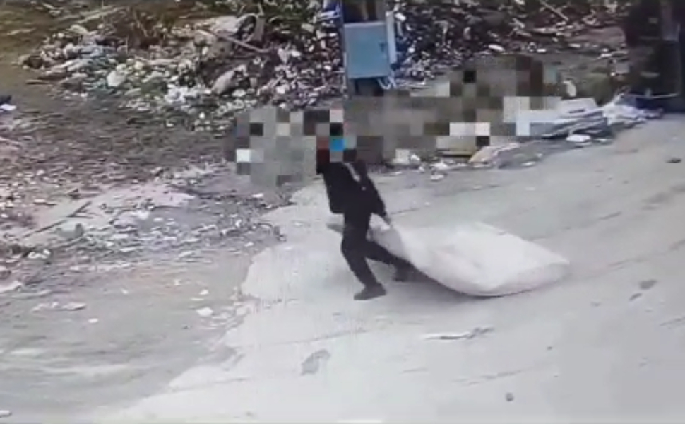 Noa crotone rifiuti materasso