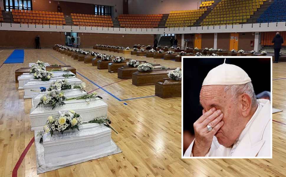 Papa bare migranti Crotone