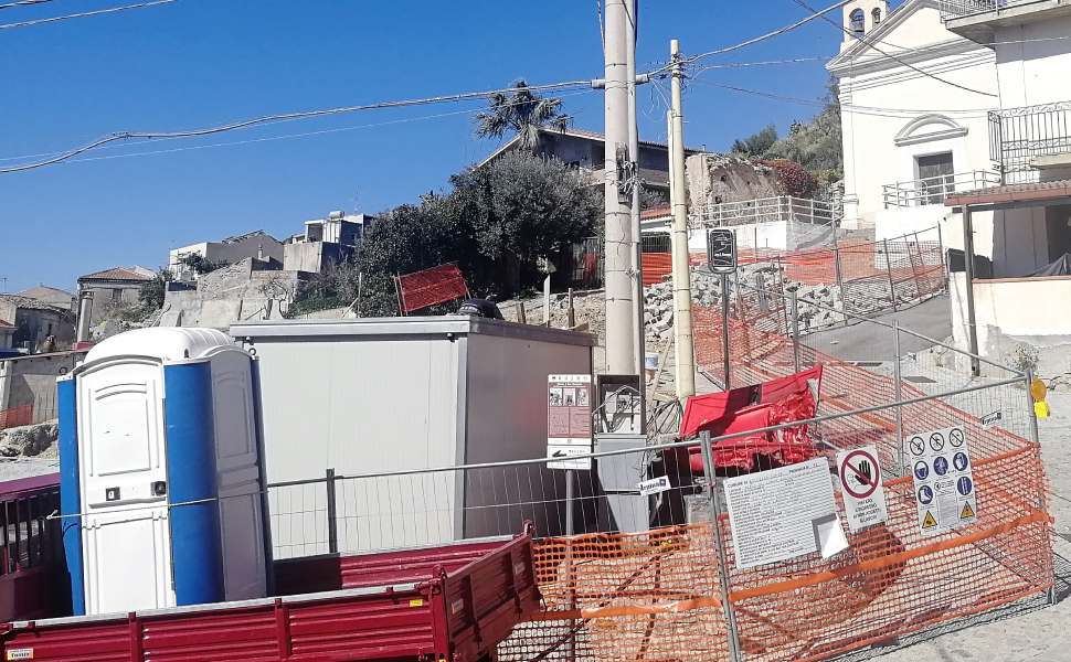 Roccella Cantiere nellarea della chiesa di San Giuseppe 1