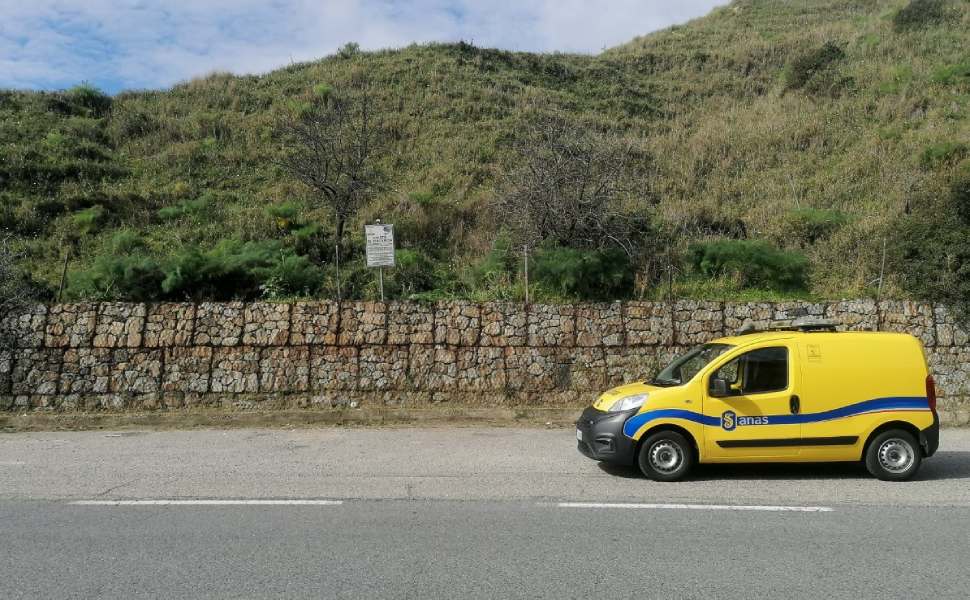 SS107 anas fototrappole rifiuti