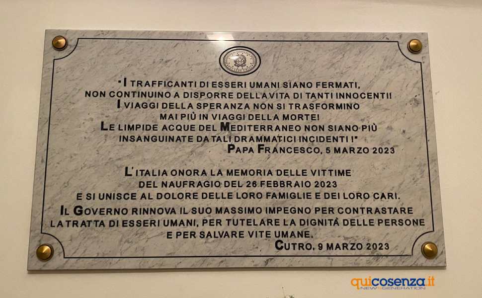 TARGA migranti cutro 02