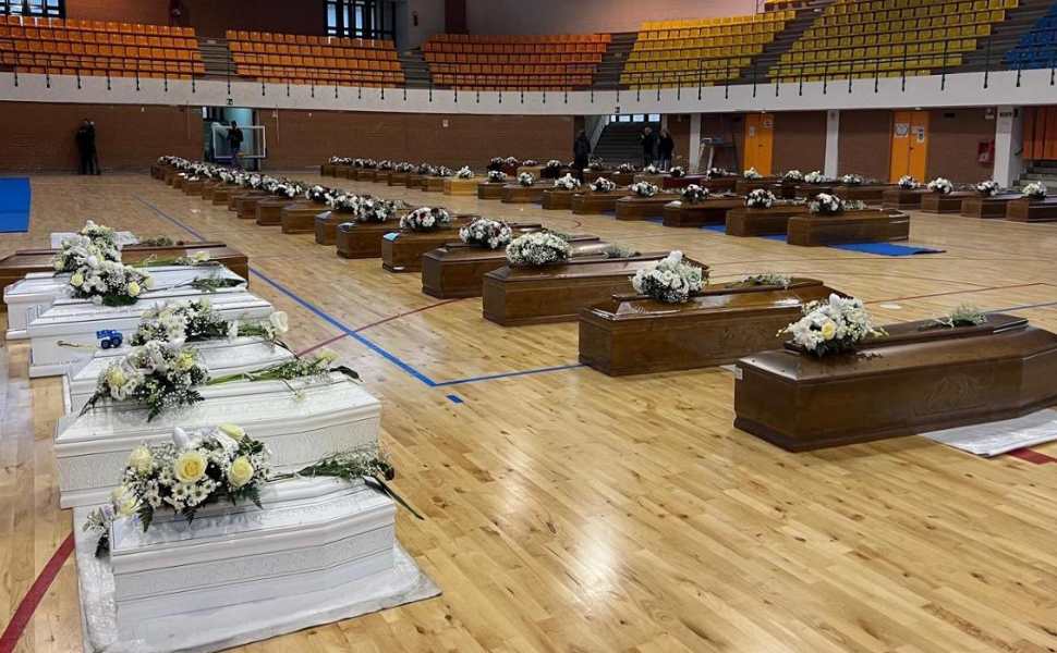 bare migranti Crotone 1