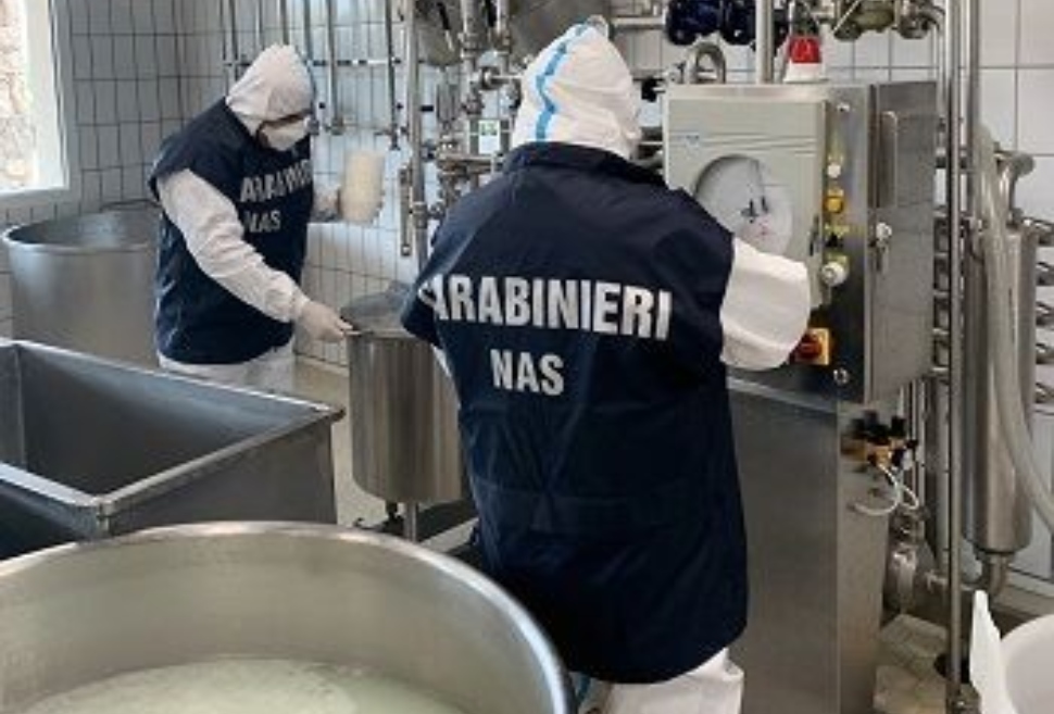 carabinieri nas caseificio 1