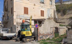 cassano centro demolizione immobile via v emanuele 03