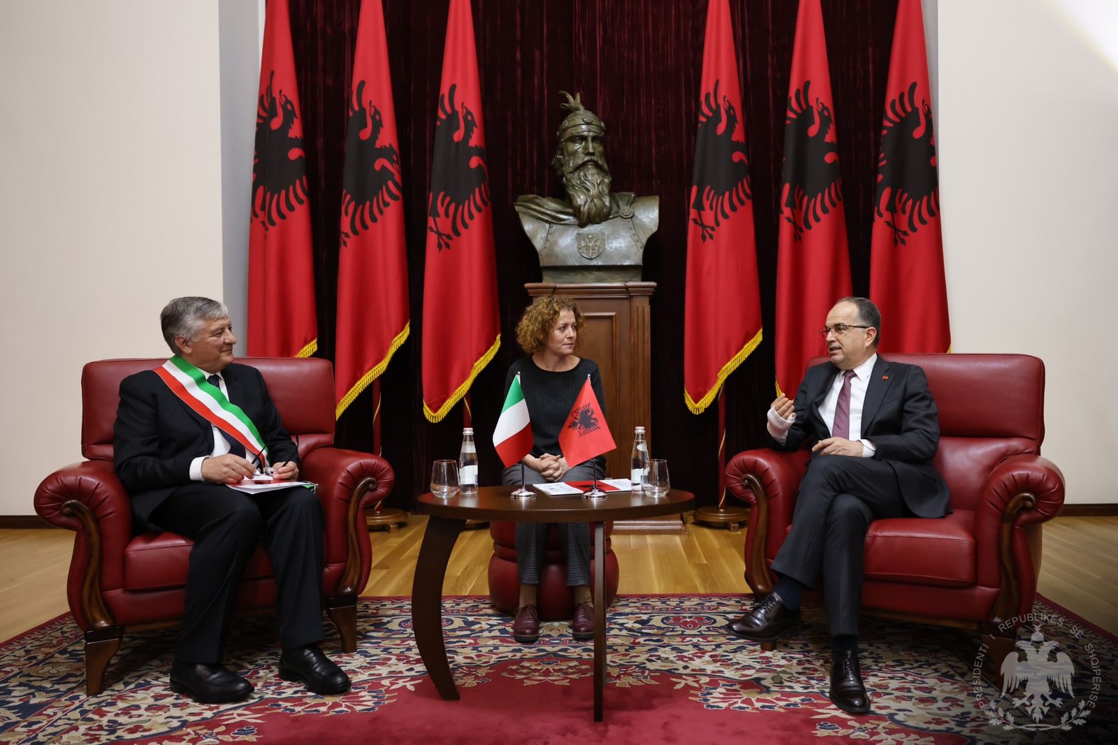 Albania e Arberia di Calabria avviano uno storico patto istituzionale 58 foto 1 incontro ufficiale Madeo Begaj