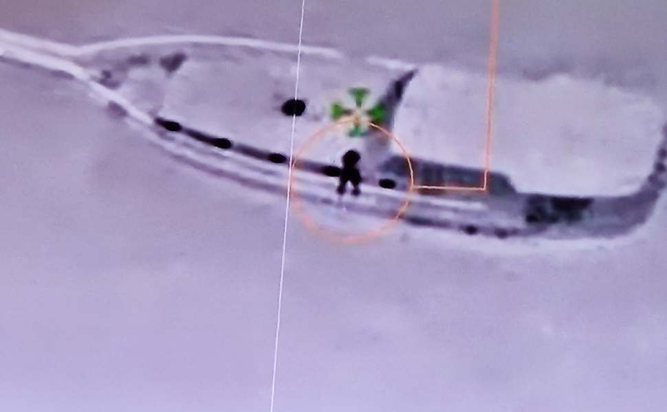 imbarcazione cutro avvistata frontex 02