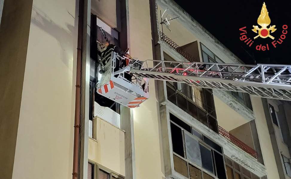 incendio abitazione vigili del fuoco 02