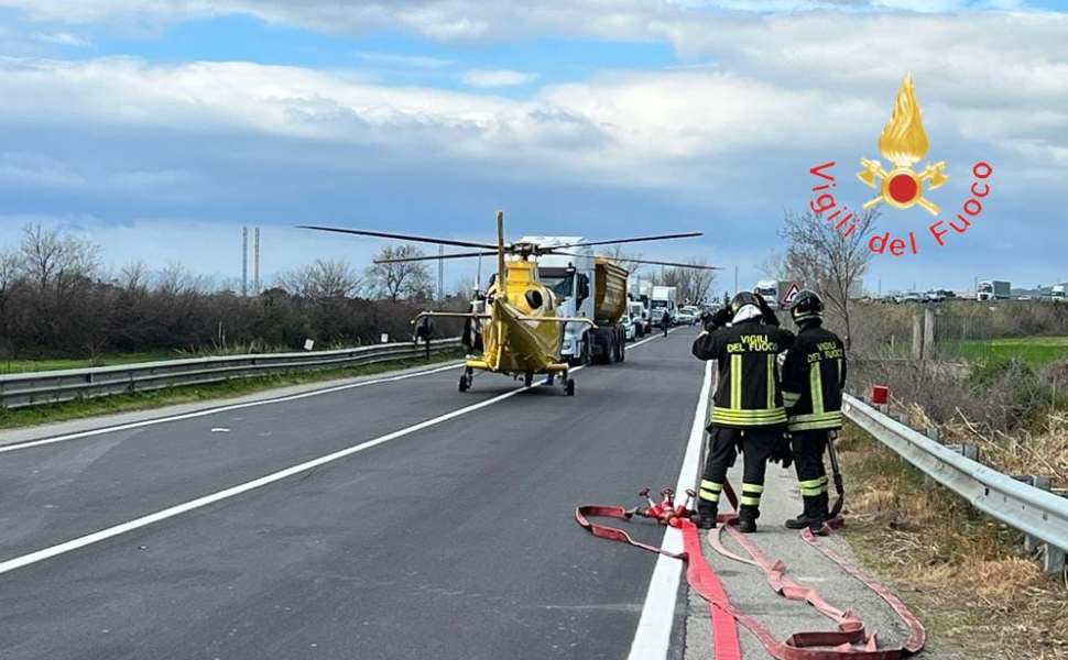 incidente 106 cutro fiorino mercedes 02