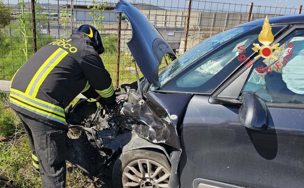 incidente stradale pertusola sud crotone 03