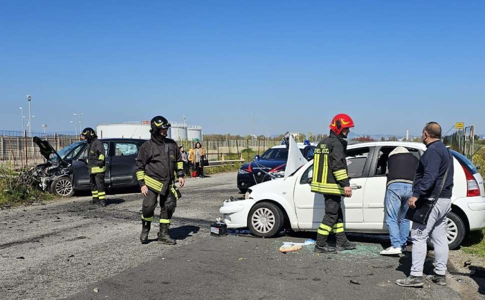 incidente stradale pertusola sud crotone
