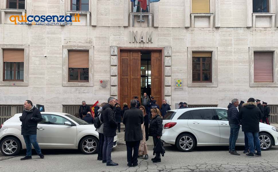 Sit in all'Asp di Cosenza, OSS tempo determinato chiedono lo scorrimento della graduatoria 53 protesta asp oss graduatorie cosenza
