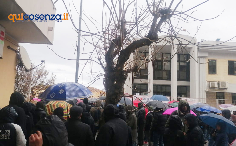 Presidio a Crotone della 'Rete 26 Febbraio' «basta morti in mare e criminalizzare le vittime» 3 rete 26 febbraio crotone 01