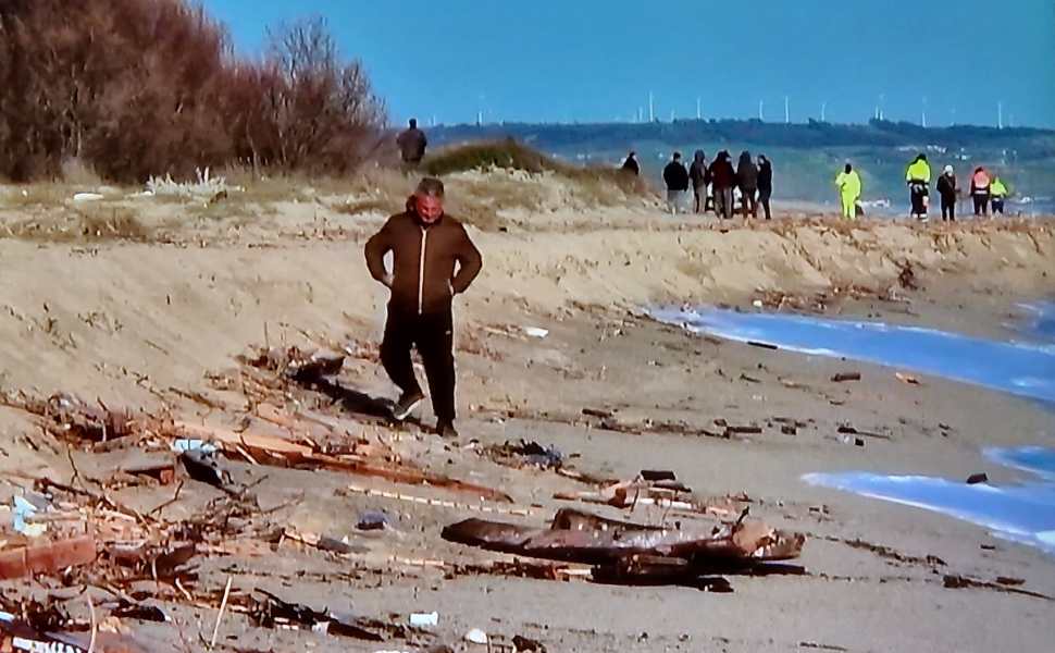 ricerche cutro naufragio 01