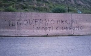 Naufragio: scritte contro Piantedosi a Cutro, oggi riunione del Consiglio dei ministri 53 scritte cutro migranti piantedosi 02