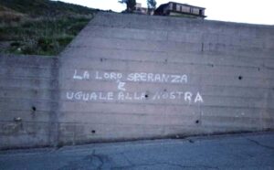 Naufragio: scritte contro Piantedosi a Cutro, oggi riunione del Consiglio dei ministri 52 scritte cutro migranti piantedosi 03