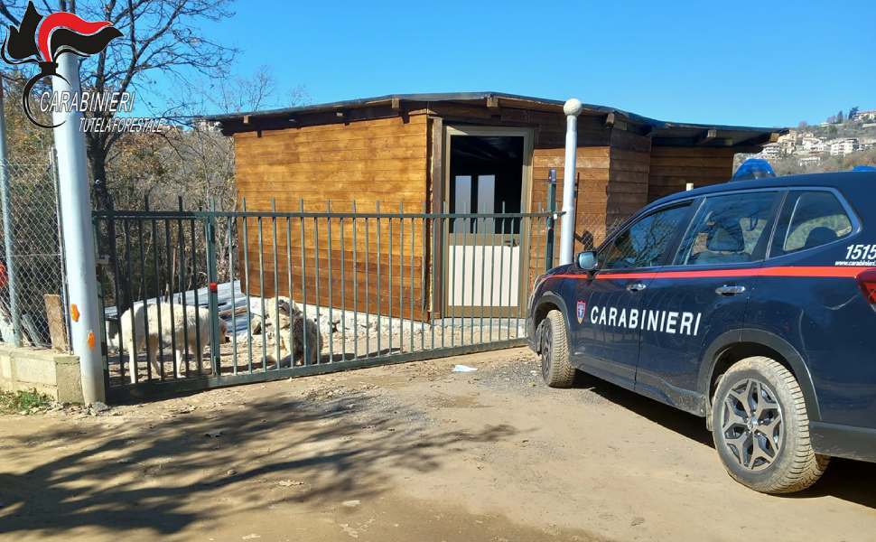 Abusivismo: sequestrato a Casali del Manco un manufatto edilizio, una denuncia 51 sequestro manufatto casali manco