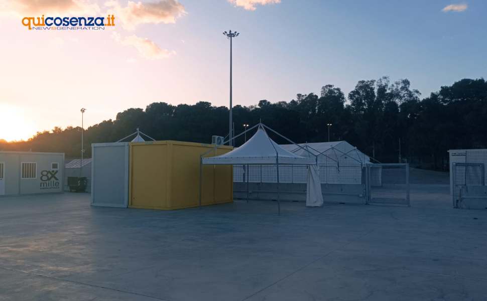 tensostruttura migranti roccella jonica