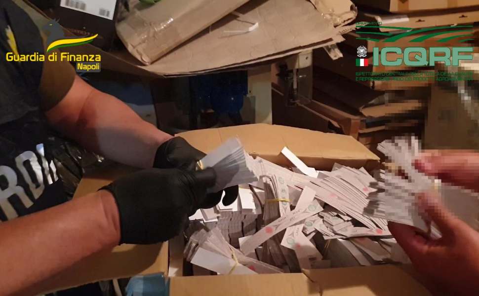 truffa napoli liquori finanza 02