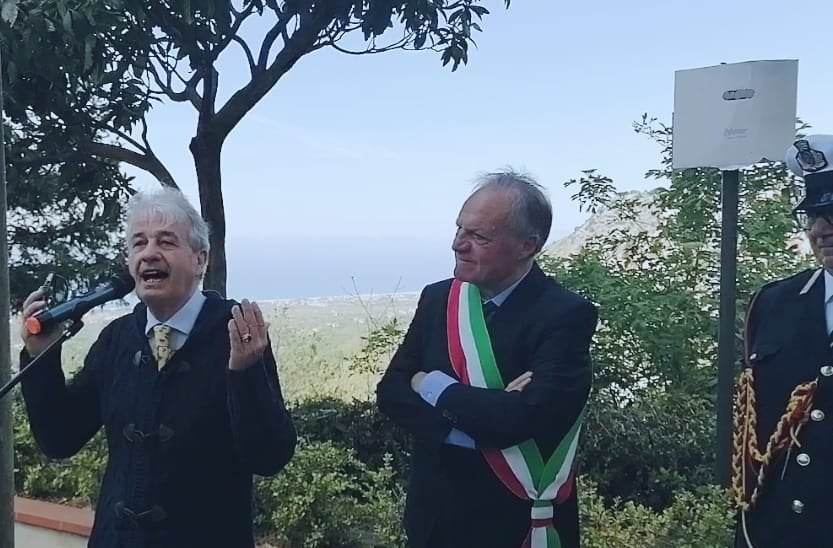Maierà, intitolata una piazzetta alle «Radio Libere 1976» nel ricordo del primo pioniere 57 340487135 735452424986260 6707915952991013767 n
