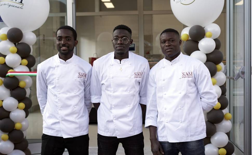 A Mangone apre il pastificio SAM, tre giovani immigrati diventano imprenditori 3 Madi Minougouy, Sadia Diaby, Adama Traore - Mangone 01