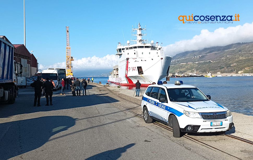 Migranti sbarco Calabria Guardia Costiera soccorsi