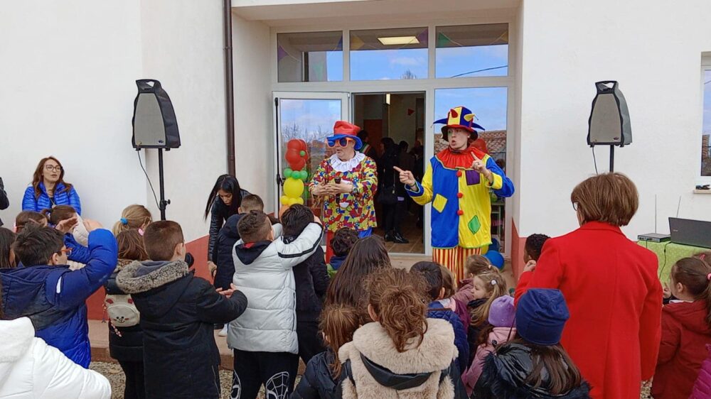 Momento di festa dopo linaugurazione scaled