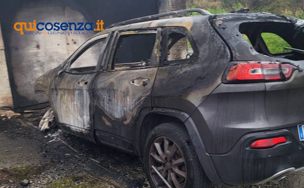 auto incendiate rende via raffaello sanzio 05
