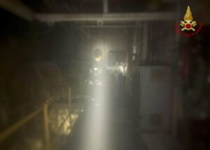 Portacontainer in fiamme, oltre 5 ore per spegnere il rogo 53 d9735da9 2411 49d3 968d 4779ab61ece6 678x484 1