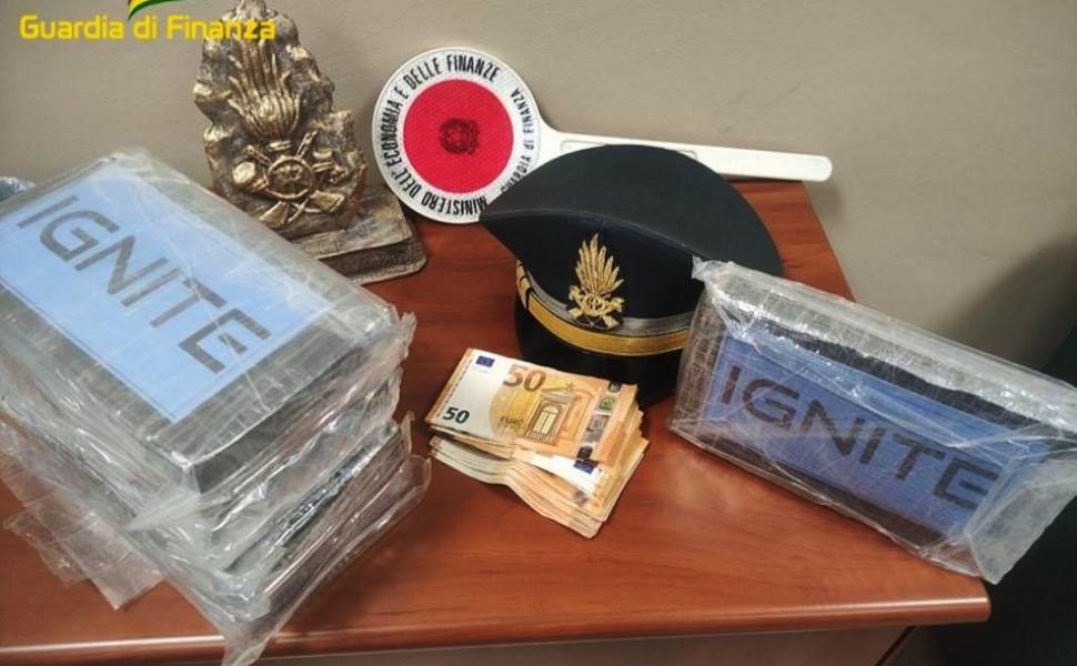 droga corriere guardia finanza cocaina