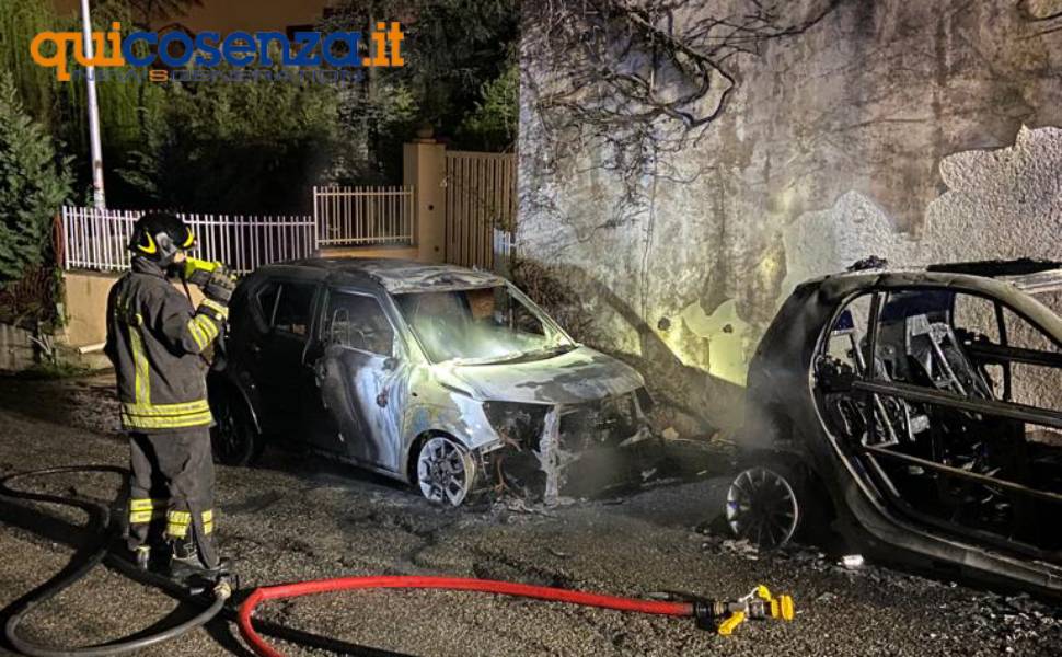 incendio auto via raffaello sanzio rende