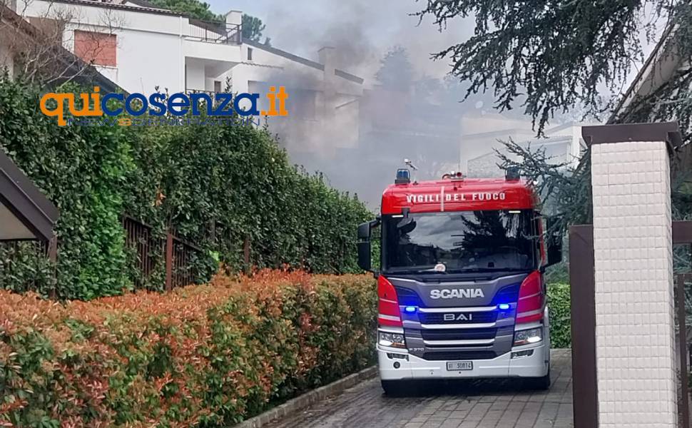 incendio depandance sant'agostino Rende vigili del fuoco