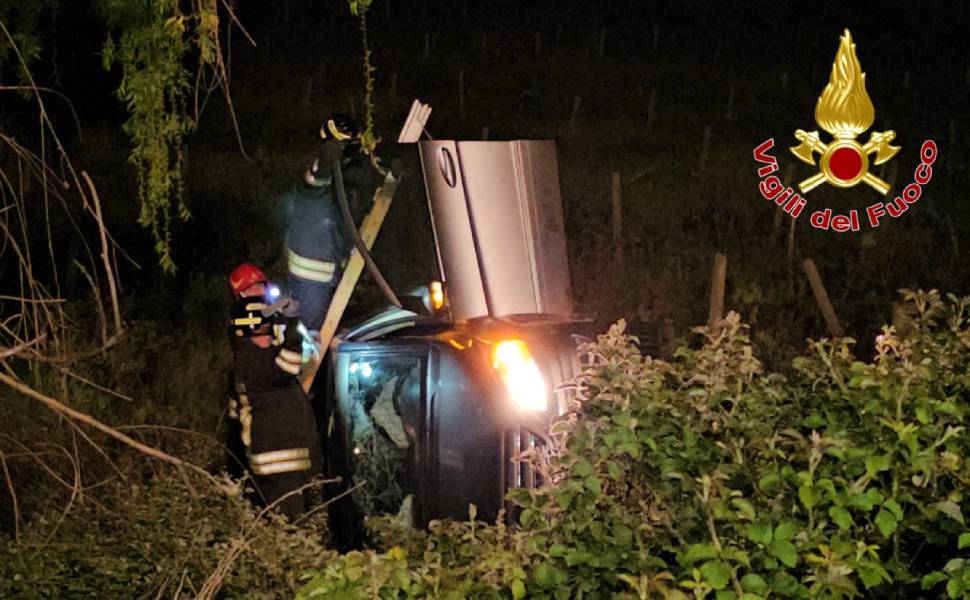 incidente stradale isola capo rizzuto vigili fuoco 01