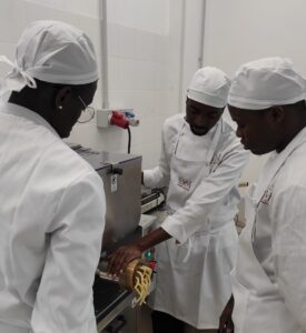 pastificio SAM Sadia Diaby Madi Minougouy Adama Traore al lavoro