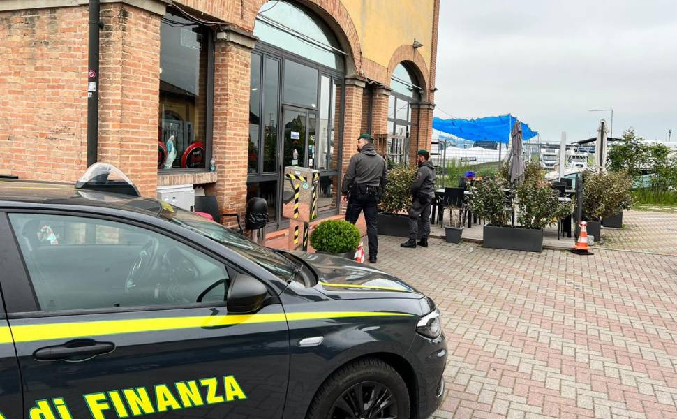 ristorante bologna sequestro guardia finanza ndrangheta 01