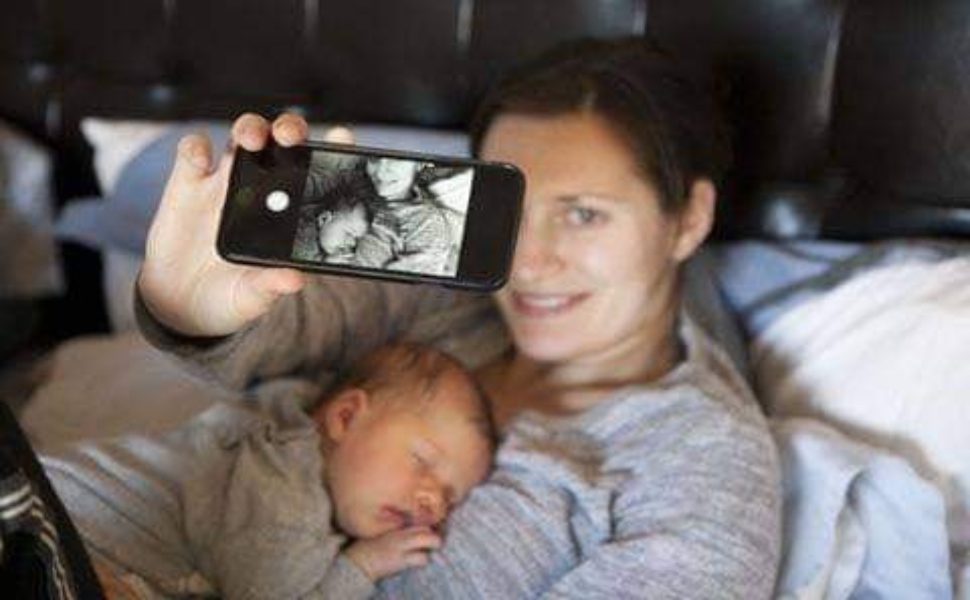 sharenting foto online mamma con bimbo 1