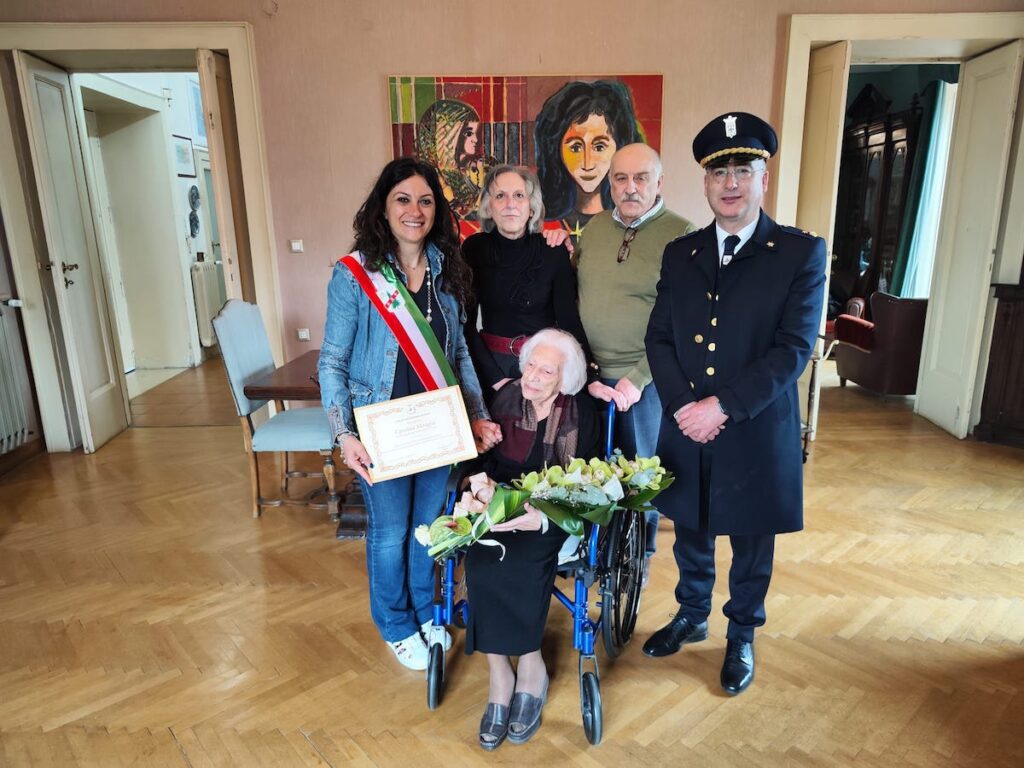sindaca rosaria succurro in visita dalla signora carolina miraglia di 107 anni