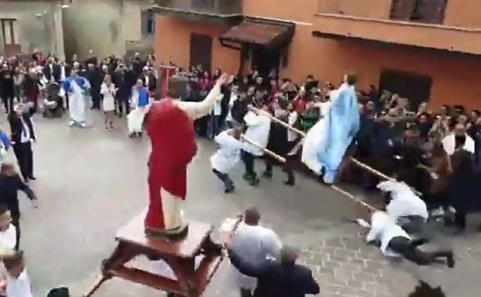 Pasqua: la statua della Madonna rischia di cadere durante la processione 1 statua madonna san calogero