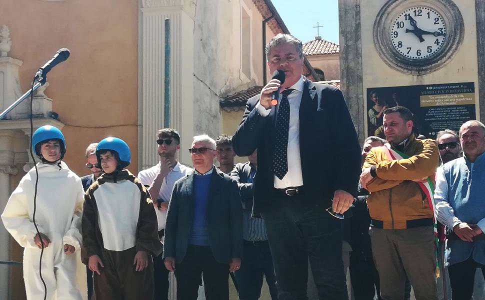 taverna festa ermellini mascotte giochi milano 01