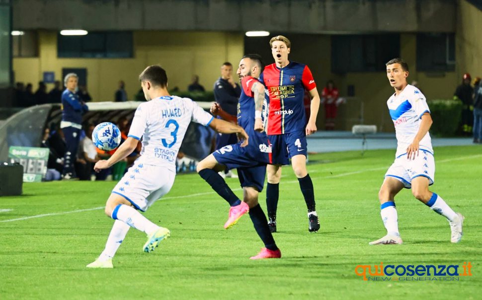 Pasquetta al Marulla: c'è Cosenza-Brescia. Tribuna B e Rao a 1 euro per gli under 18 54 Cosenza Brescia 01 azione